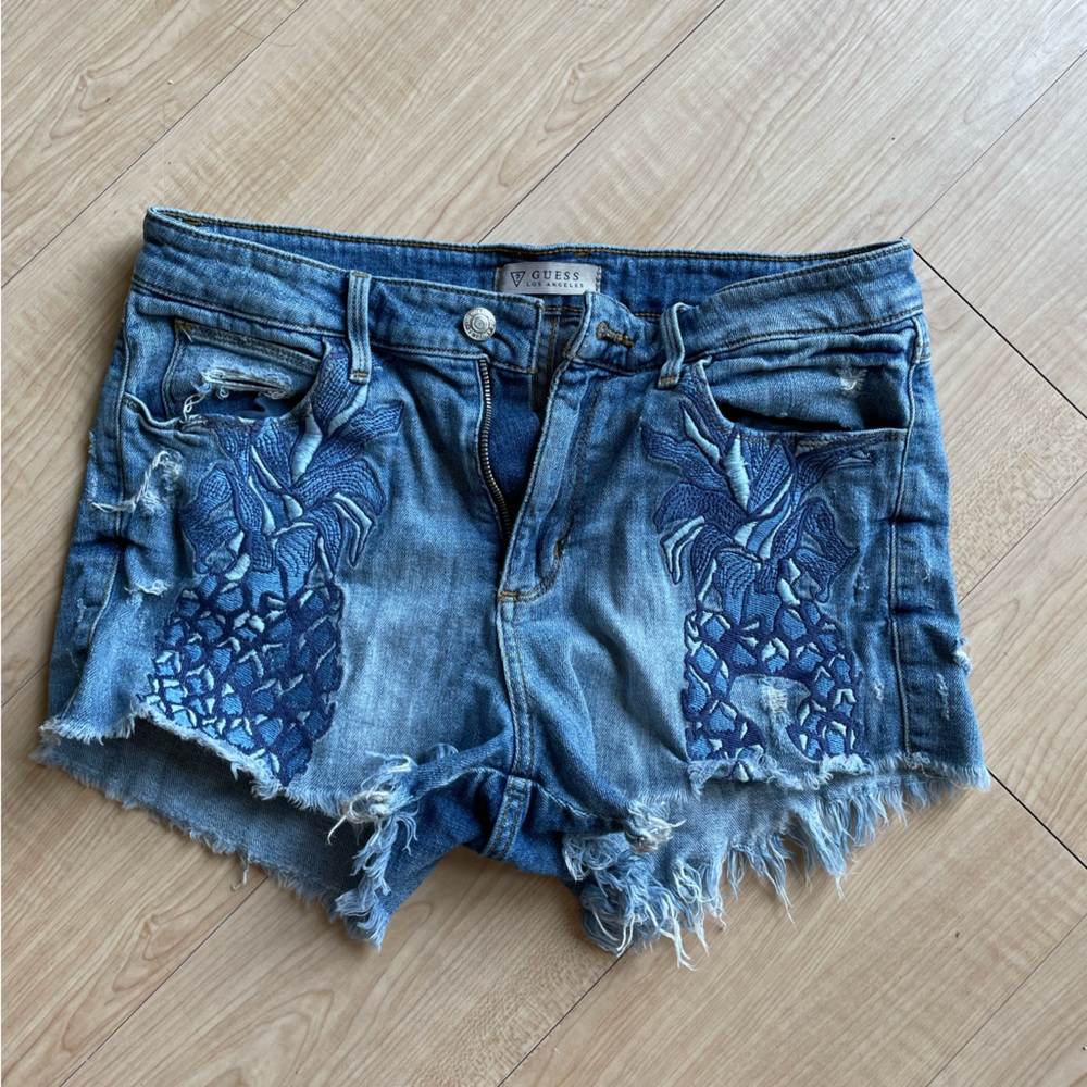 Guess pineapple shorts 🍍